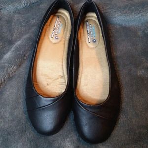 Skechers slip resistant memory foam shoes